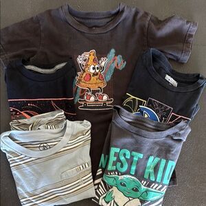 Bundle of Kids Graphic T-shirts Old  Navy, Etc- Black, Gray size 5-6